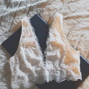 NWOT VS LACE BRALETTE